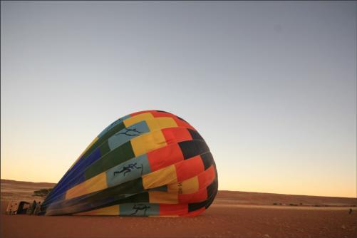 preparing the hot air  baloon